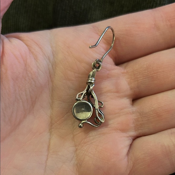 Elegant Silver and Amber Earrings - Picture 3 of 4